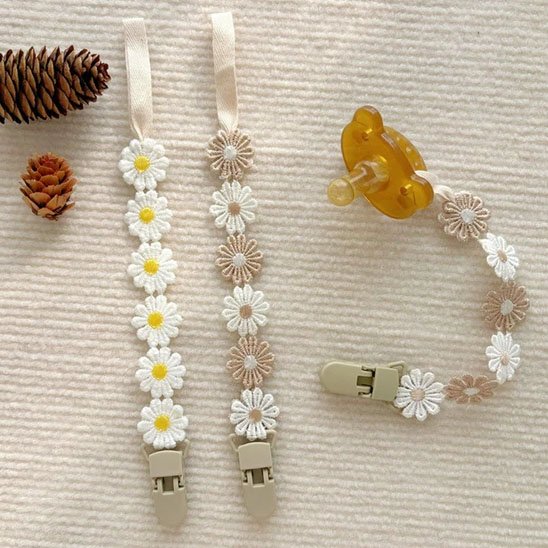 Attache tetine avec clip en plastique