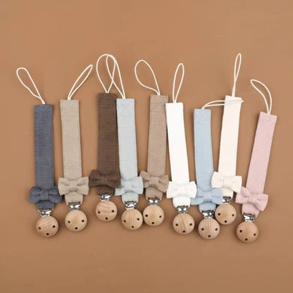 Attache tetine modèle