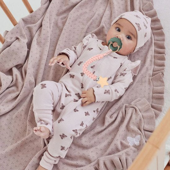 bebe avec Attache tetine 