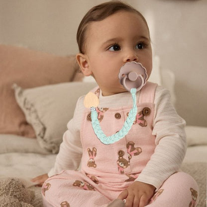 bébé et Attache tetine 