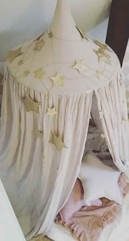 ciel de lit cabane beige