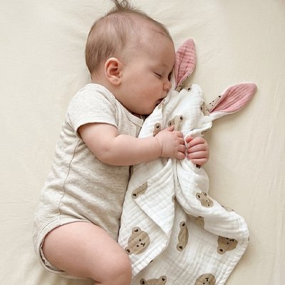 Doudou bébé dort