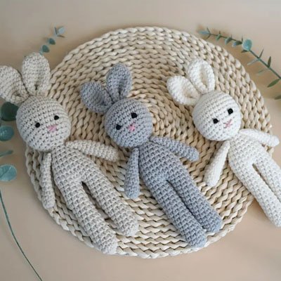 Doudou lapin gris bleu blanc